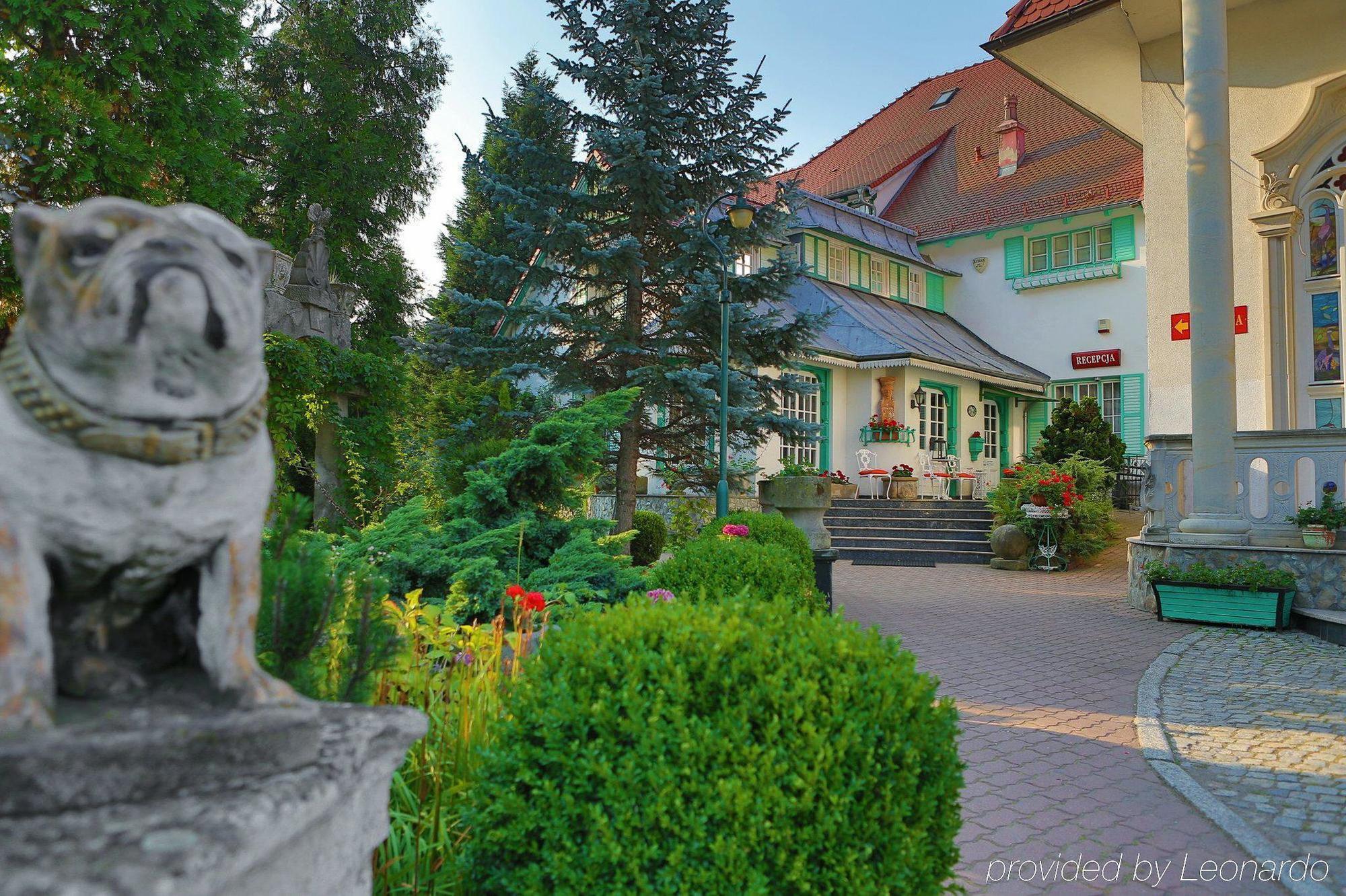 Hotel Garden Болеславец Экстерьер фото